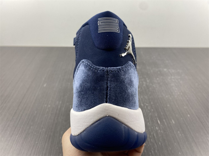 Air Jordan 11 WMNS “Midnight Navy” AR0715-441