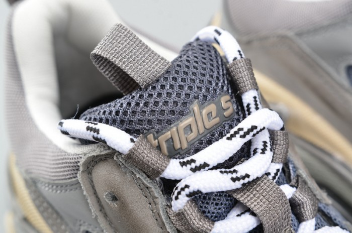 BL 17FW TRIPLE S WASHED SHOW SNEA GREY MENS AED2900