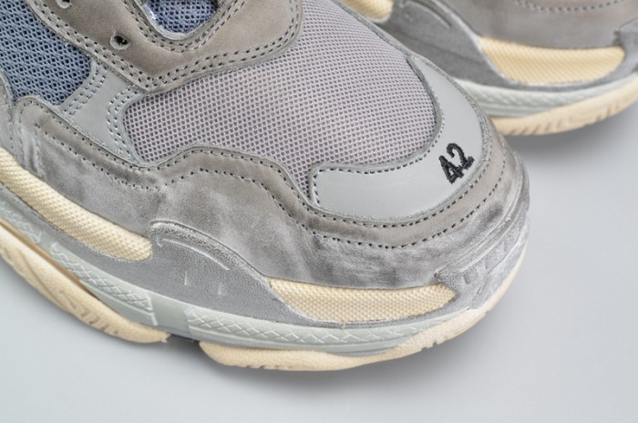 BL 17FW TRIPLE S WASHED SHOW SNEA GREY MENS AED2900
