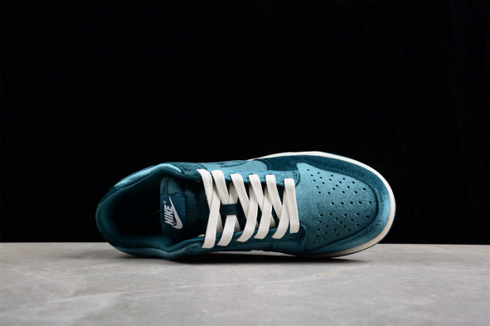 NIKE DUNK LOW “GREEN VELVET“ DZ5224-300