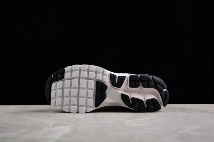 Nike AIR ZOOM VOMERO 5 