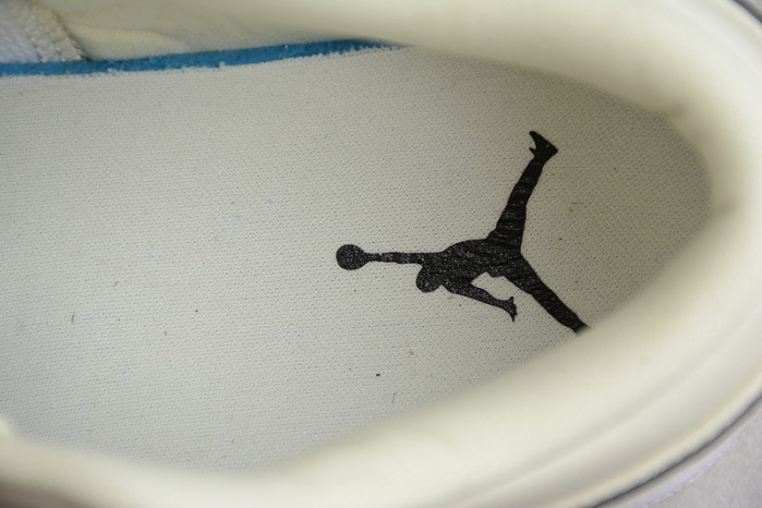 WMNS AIR JORDAN 1 LOW 