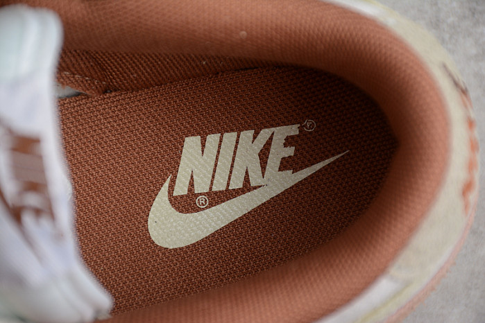 NIKE SB DUNK LOW PRM “MEDIUM CURRY” DD1390-100