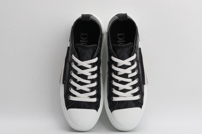 DR B23 OBLIQUE LOW TOP SNEAKER