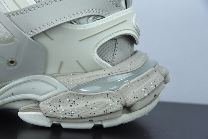 BC TRACK 542023 W3FE4 9697