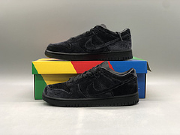 Dover Street Market x Nike Dunk Low Triple Black DH2686-002